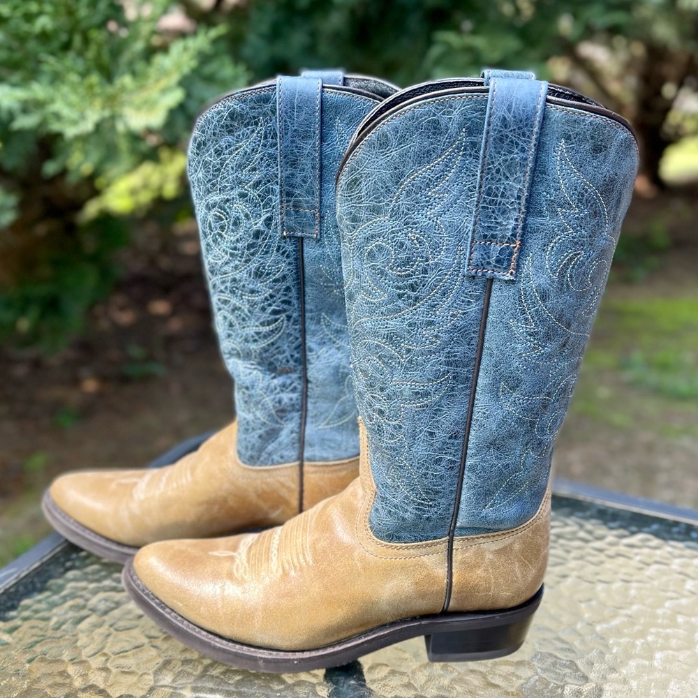 Women's Two-Tone Heeled Western Boots in Blue & Tan